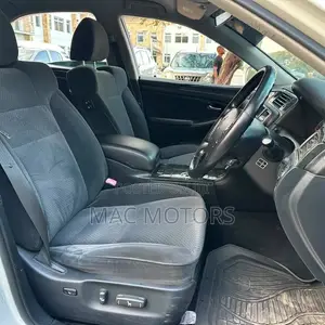 Toyota Crown 2007 White
