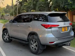 Toyota Fortuner 2.4 D AWD 2021 Silver
