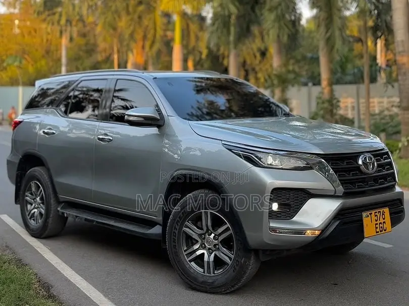 Toyota Fortuner 2.4 D AWD 2021 Silver