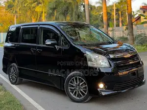 Toyota Noah 2.0 143hp FWD (8 Seater) 2009 Black