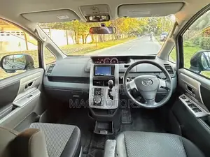 Toyota Noah 2.0 143hp FWD (8 Seater) 2009 Black