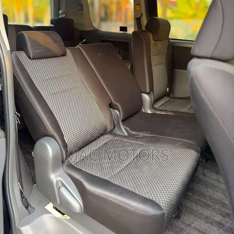 Toyota Noah 2.0 143hp FWD (8 Seater) 2009 Black