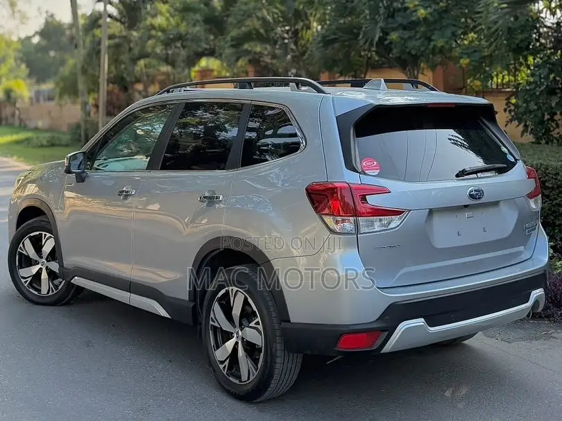 Subaru Forester 2019 Silver
