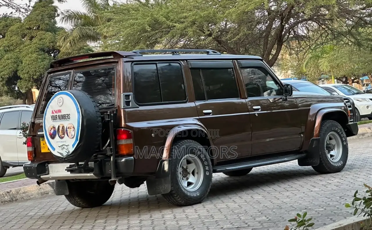 Nissan Patrol 1992 Brown