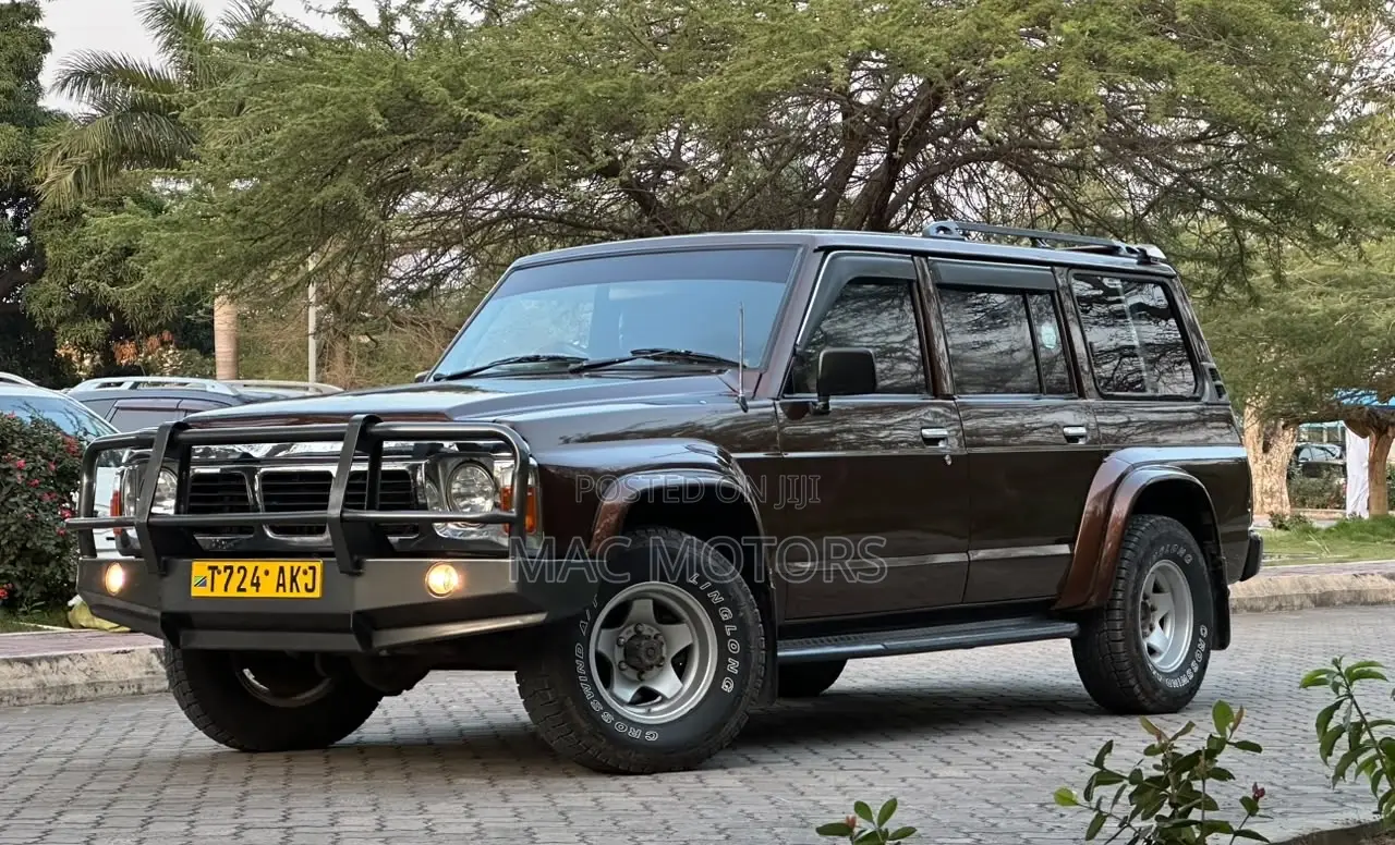 Nissan Patrol 1992 Brown