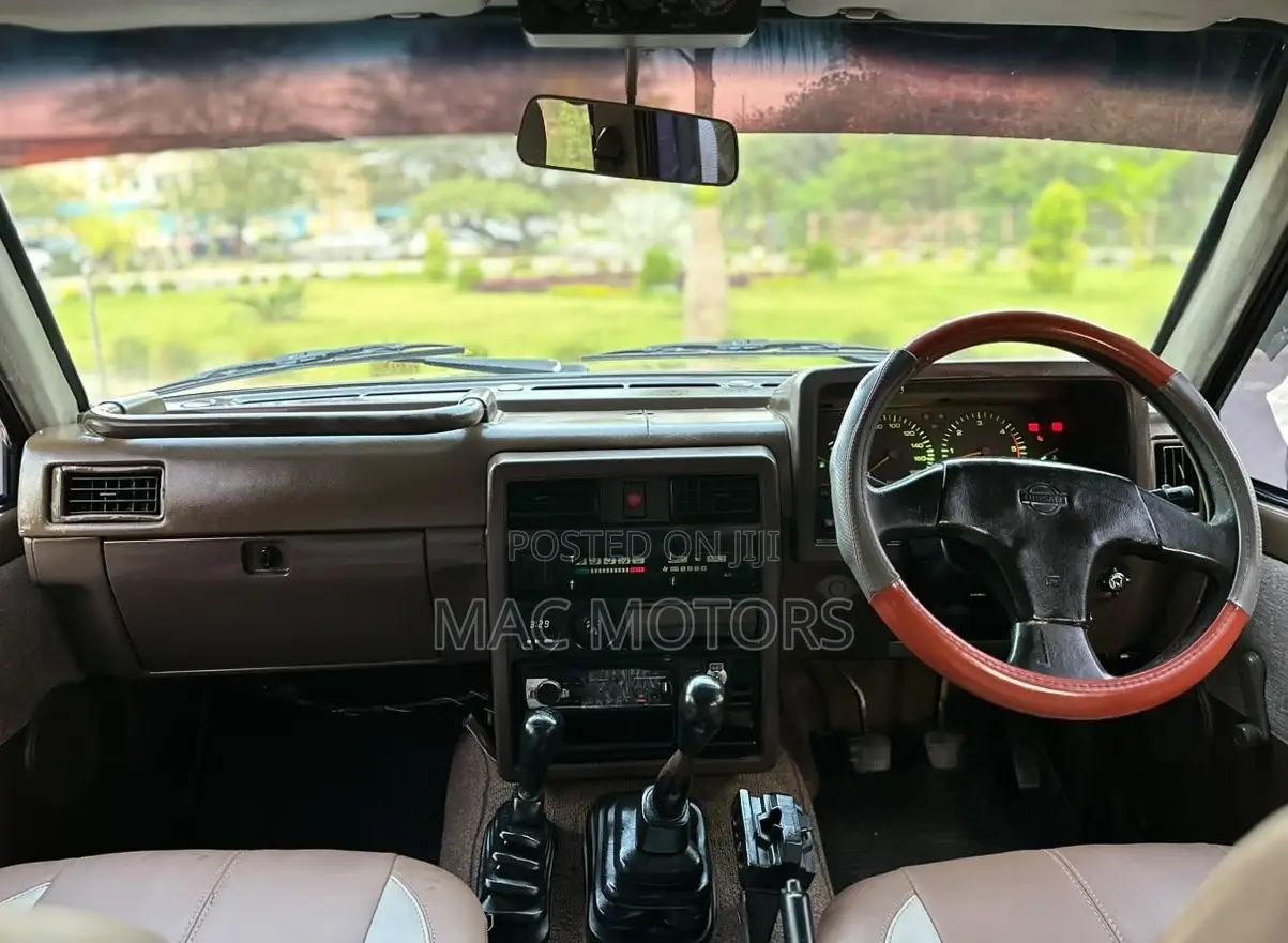 Nissan Patrol 1992 Brown