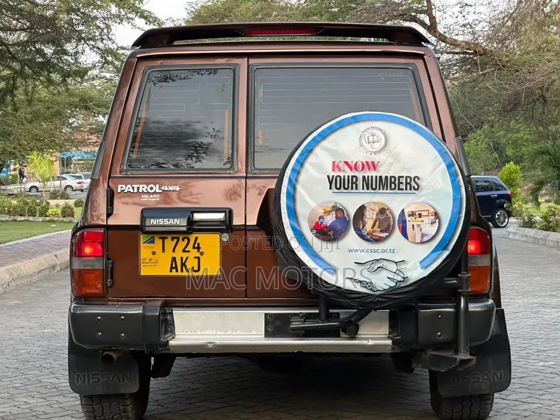 Nissan Patrol 1992 Brown
