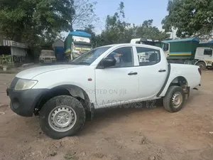Mitsubishi L200 2009 White