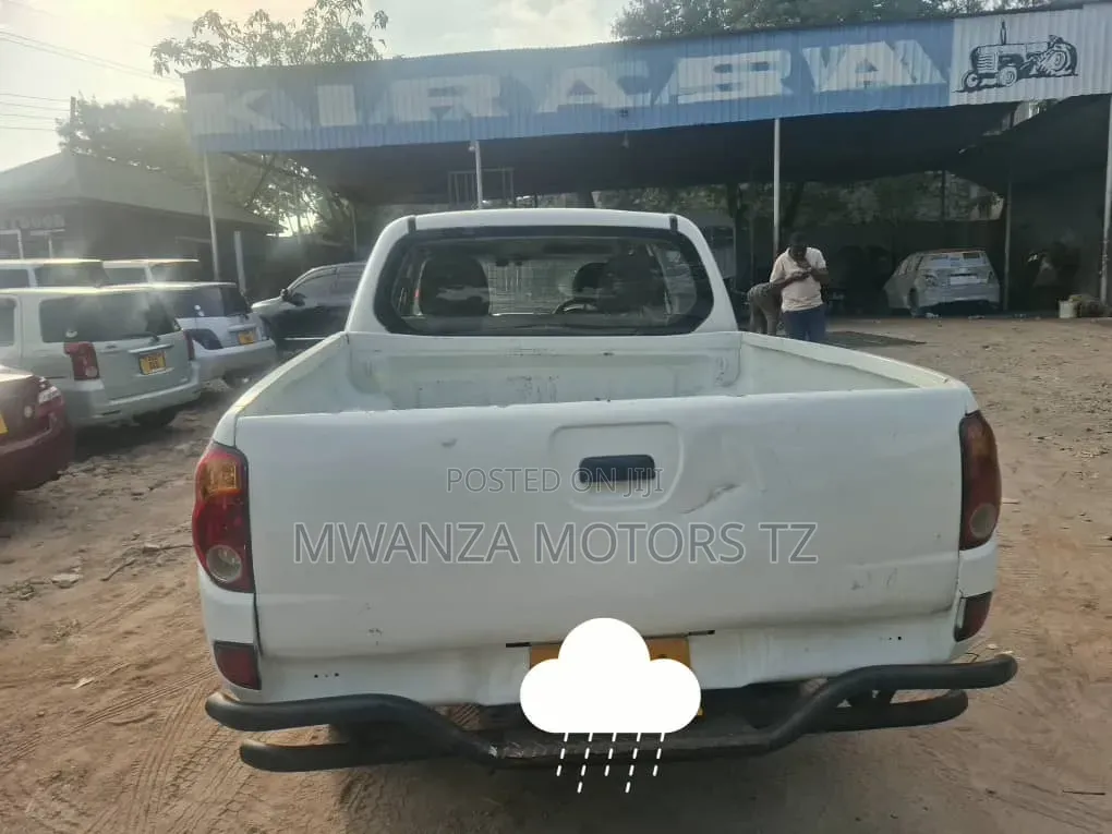 Mitsubishi L200 2009 White