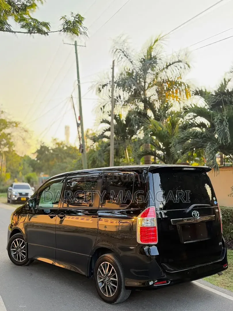 Toyota Noah 2009 Black