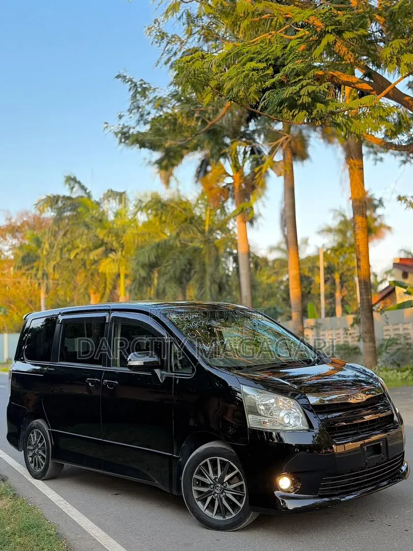 Toyota Noah 2009 Black