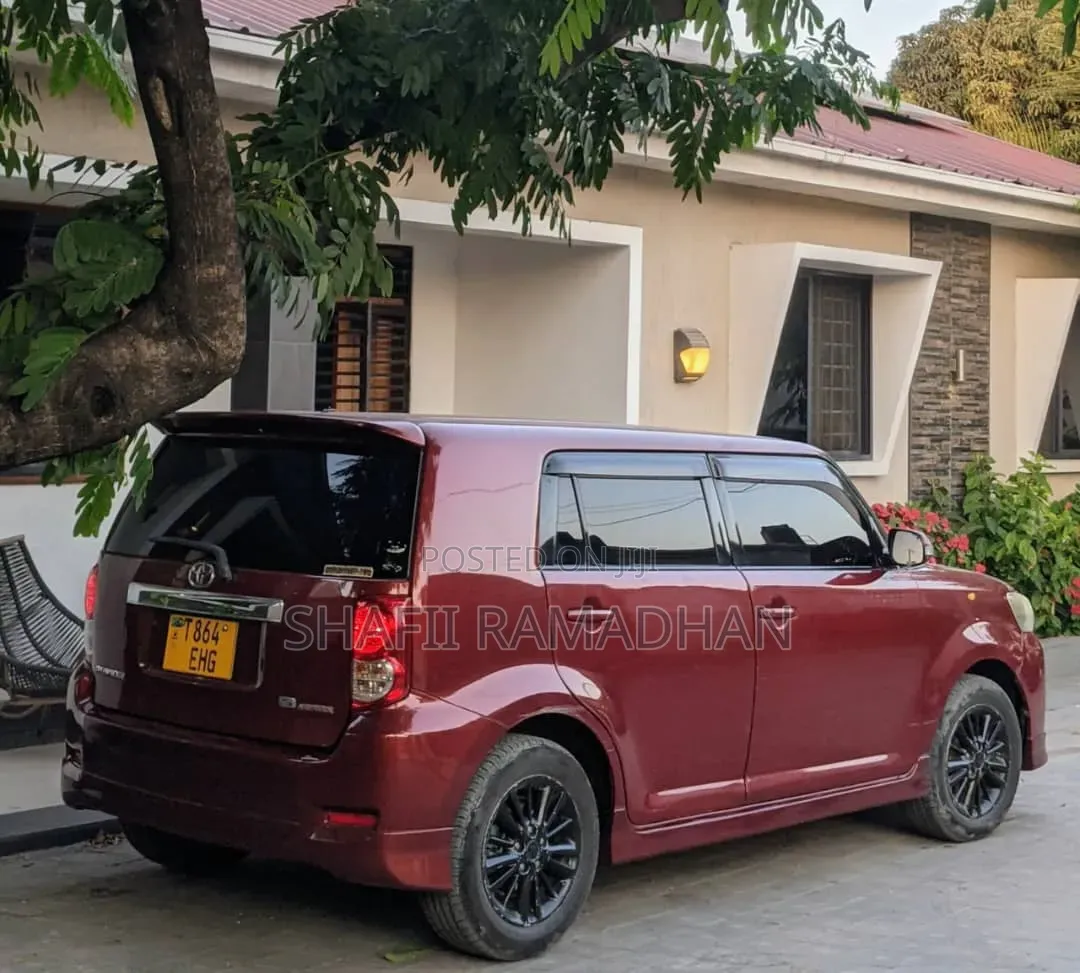 Toyota Corolla Rumion 2015 Maroon
