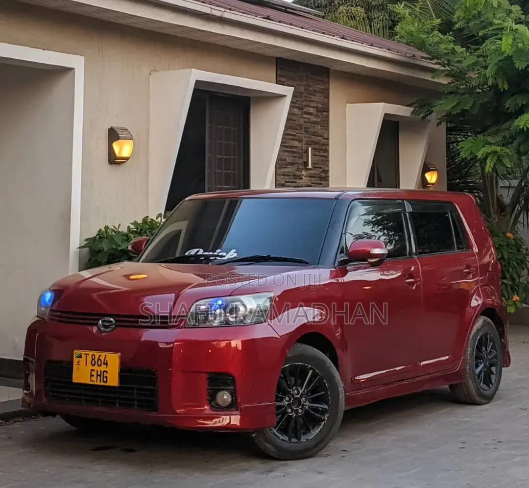 Toyota Corolla Rumion 2015 Maroon