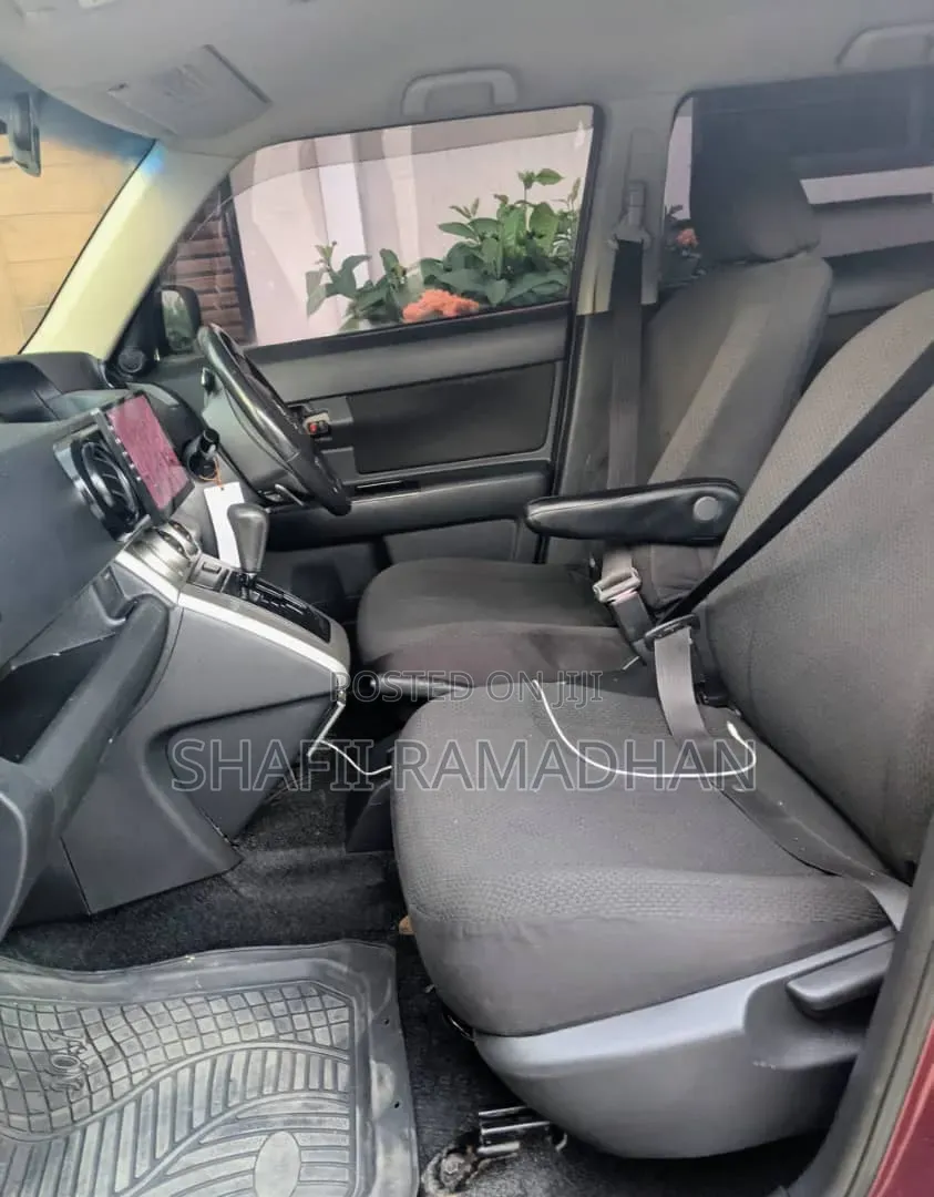 Toyota Corolla Rumion 2015 Maroon