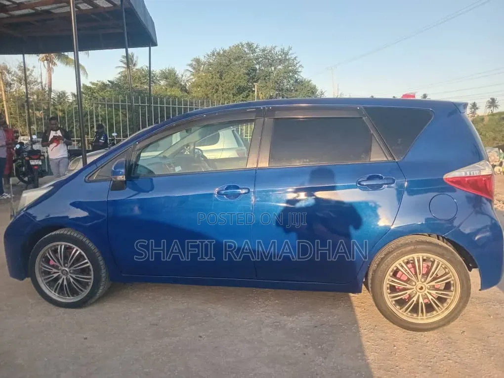 Toyota Ractis 2015 Blue