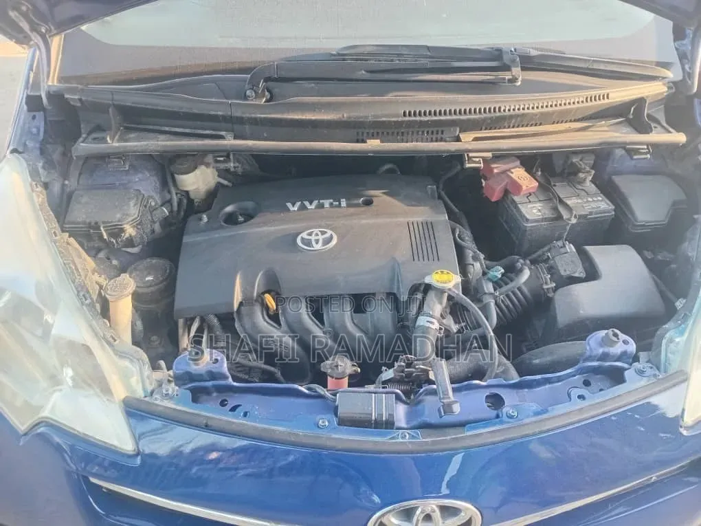 Toyota Ractis 2015 Blue