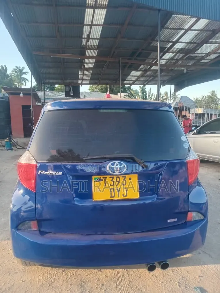 Toyota Ractis 2015 Blue