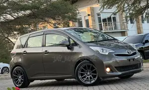 Toyota Ractis 2011 Gray