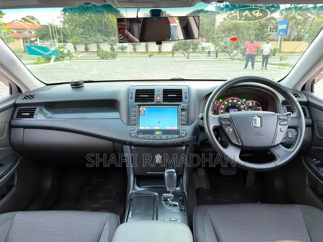 Toyota Crown 2020 White