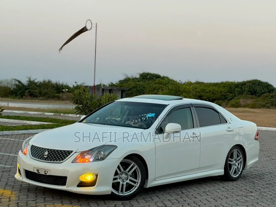 Toyota Crown 2020 White