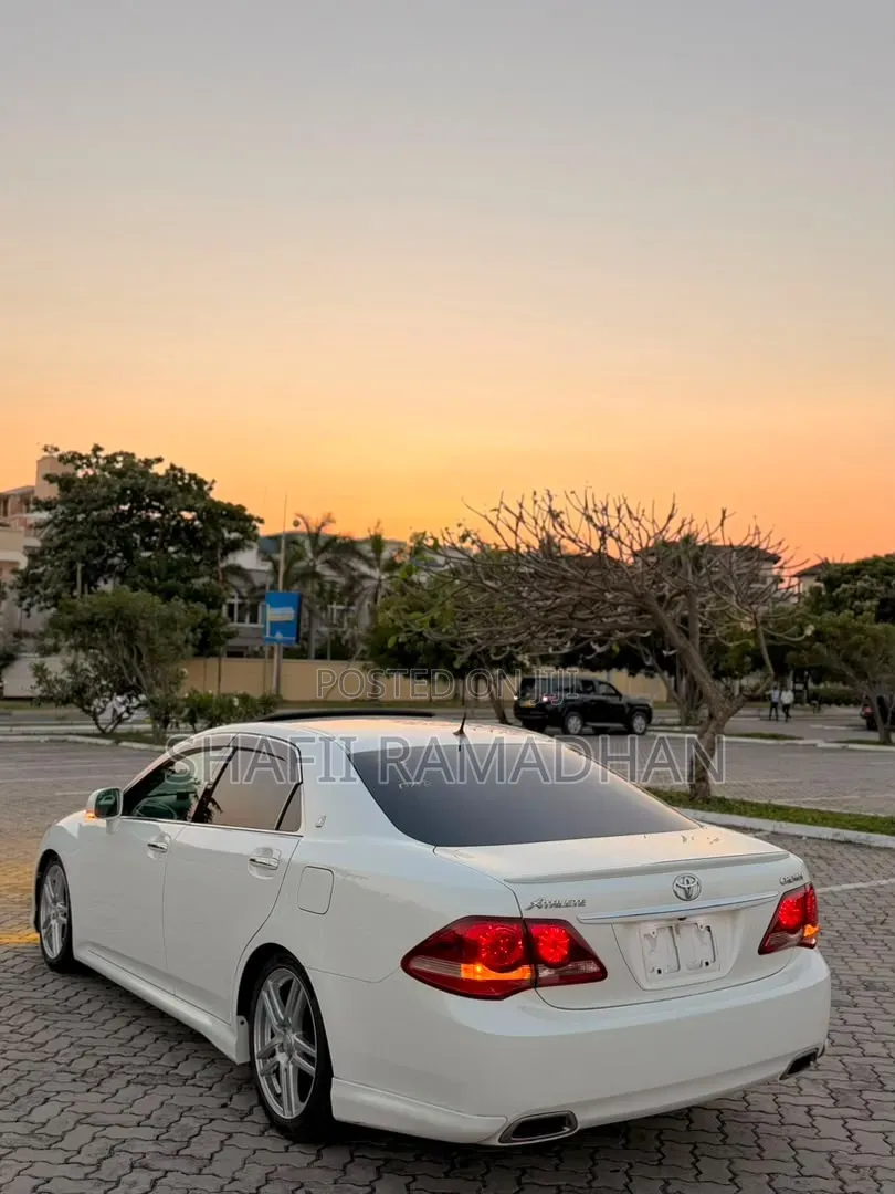Toyota Crown 2020 White