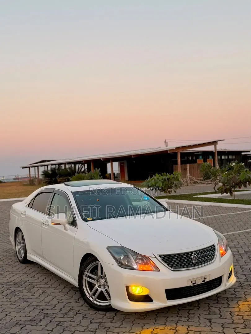 Toyota Crown 2020 White