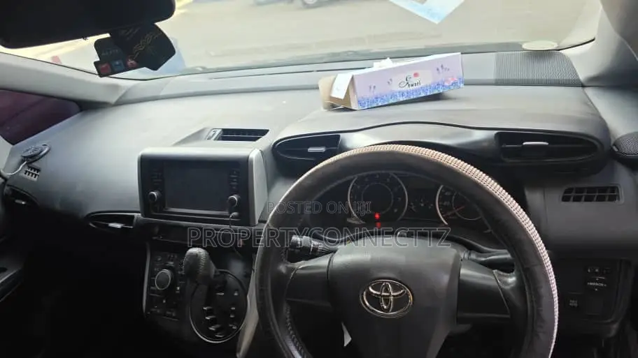Toyota Wish 2012 Maroon