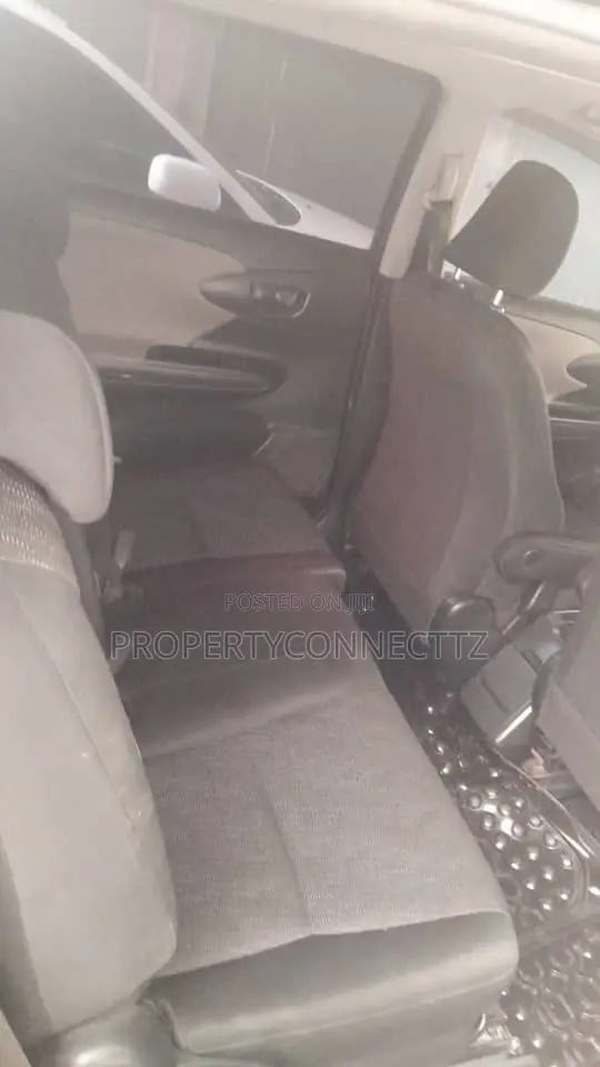 Toyota Wish 2012 Maroon