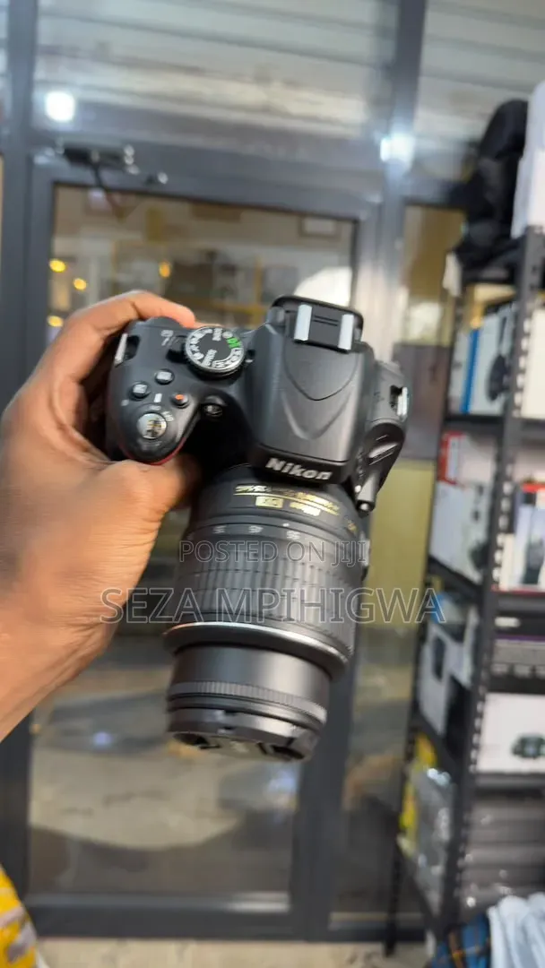 Nikon D5100 With 18-55mm Lens Video FULL HD 16.2mp Ina Screen
