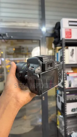 Nikon D5100 With 18-55mm Lens Video FULL HD 16.2mp Ina Screen