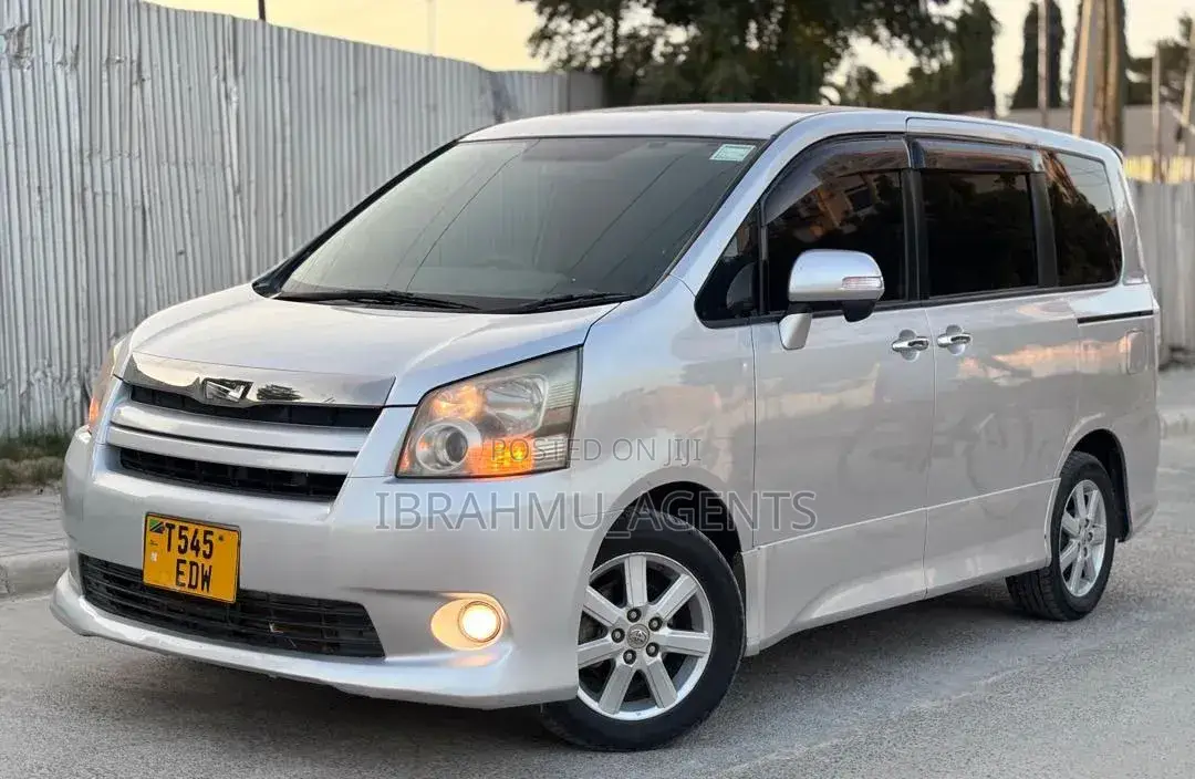 Toyota Noah 2008 Silver