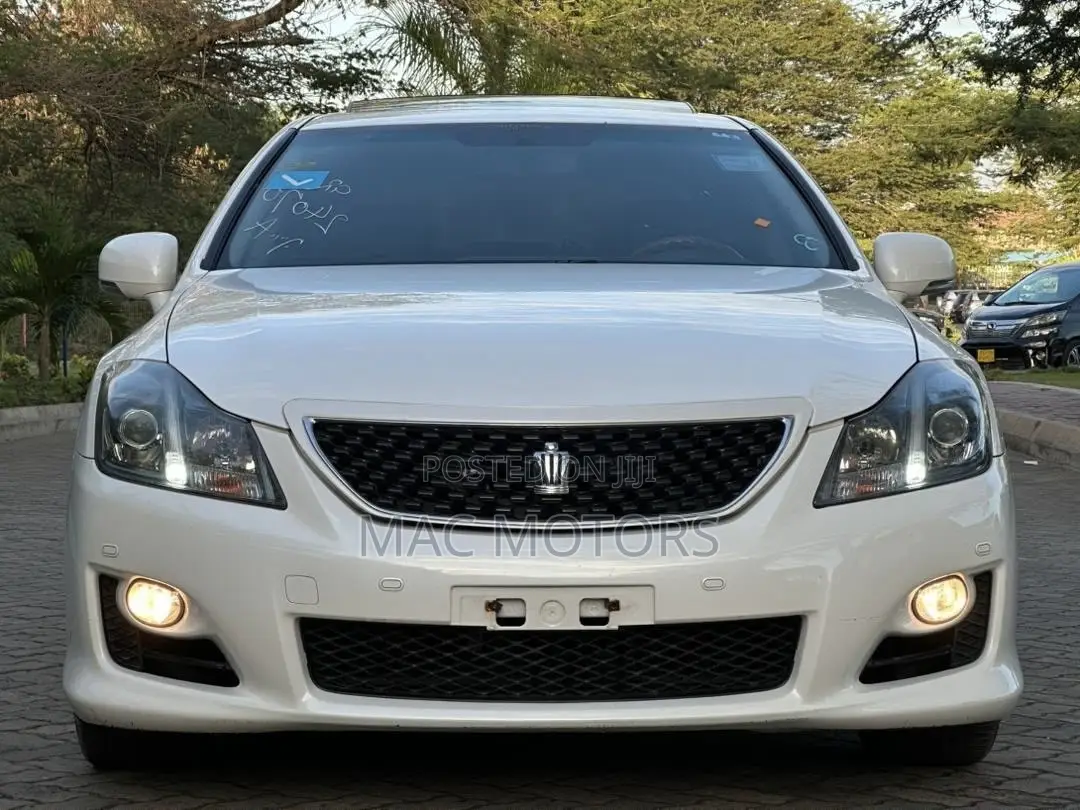 Toyota Crown 2009 White
