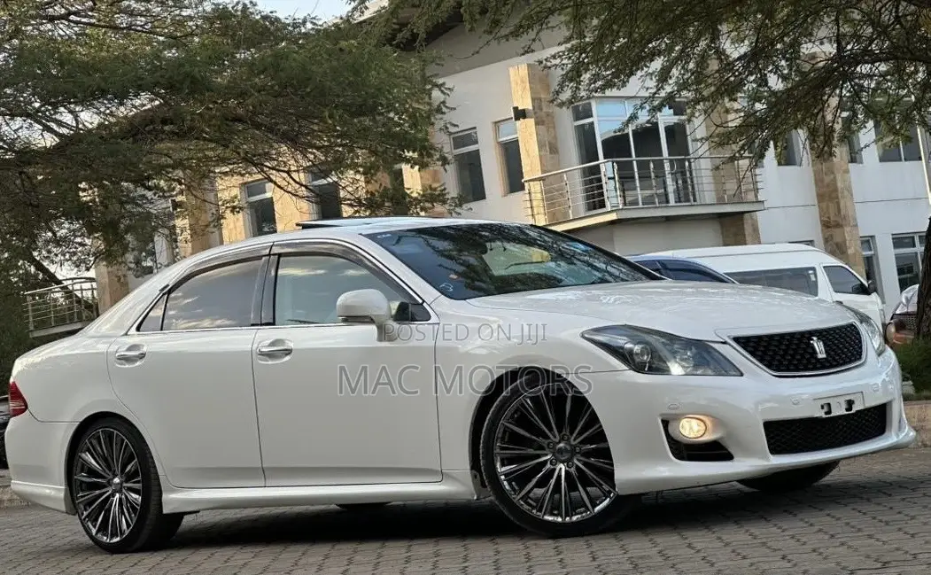 Toyota Crown 2009 White