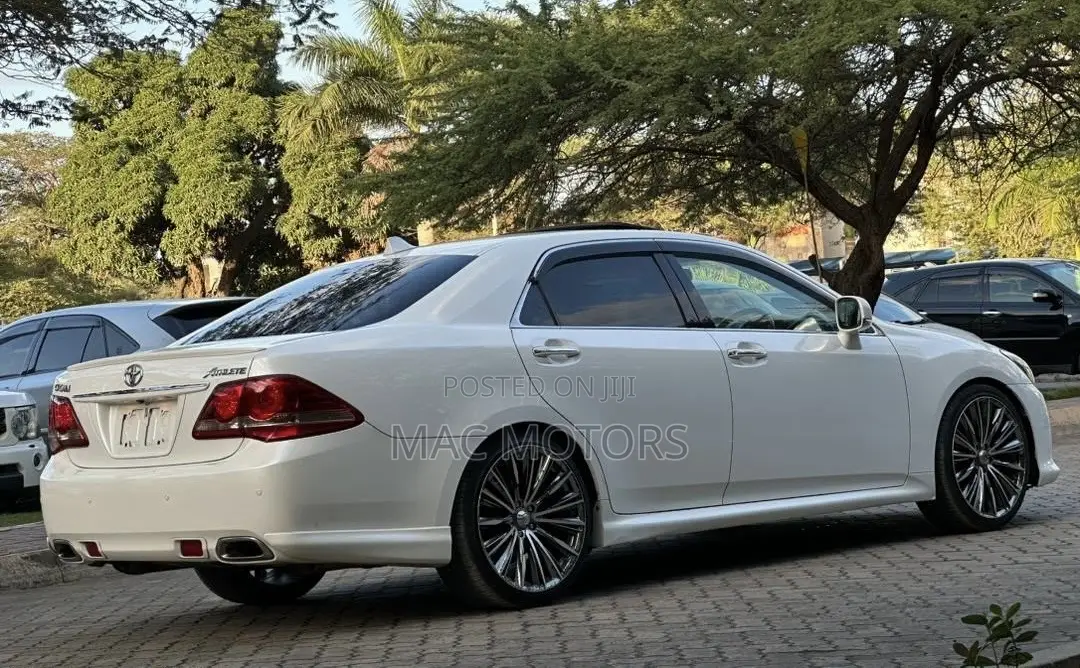 Toyota Crown 2009 White