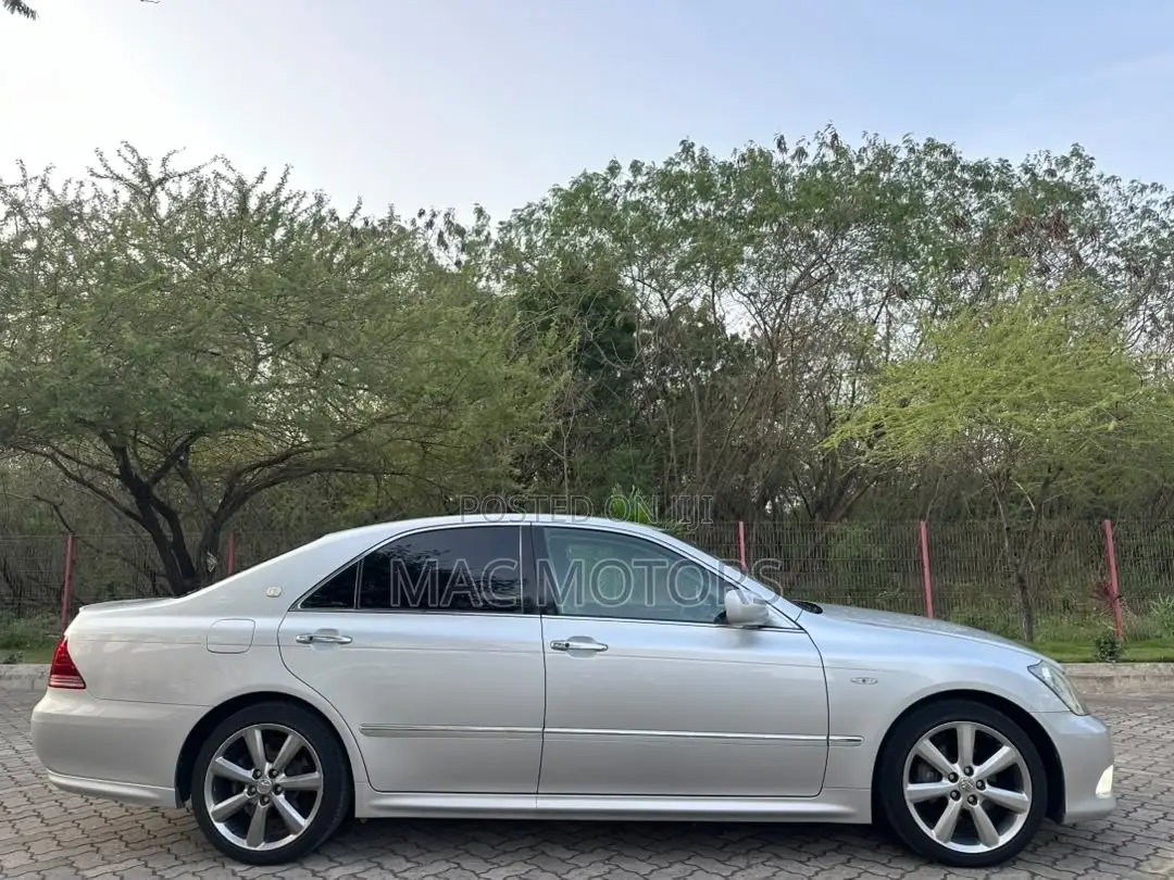 Toyota Crown 2006 Silver