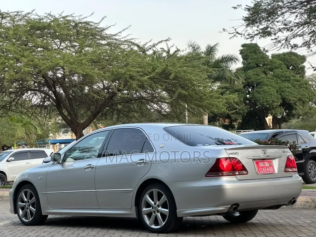 Toyota Crown 2006 Silver