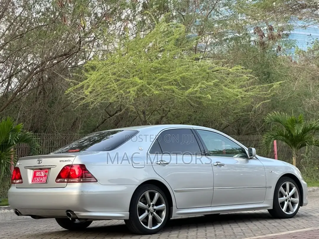 Toyota Crown 2006 Silver