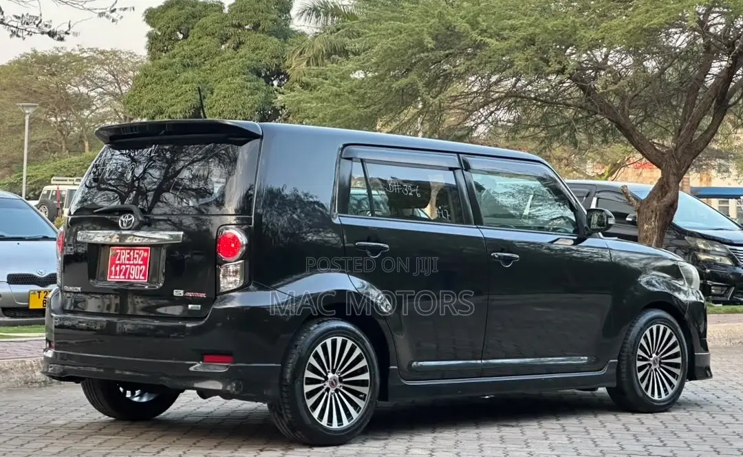 Toyota Corolla Rumion 2009 Black