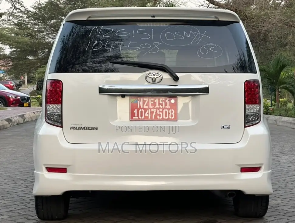 Toyota Corolla Rumion 2009 White