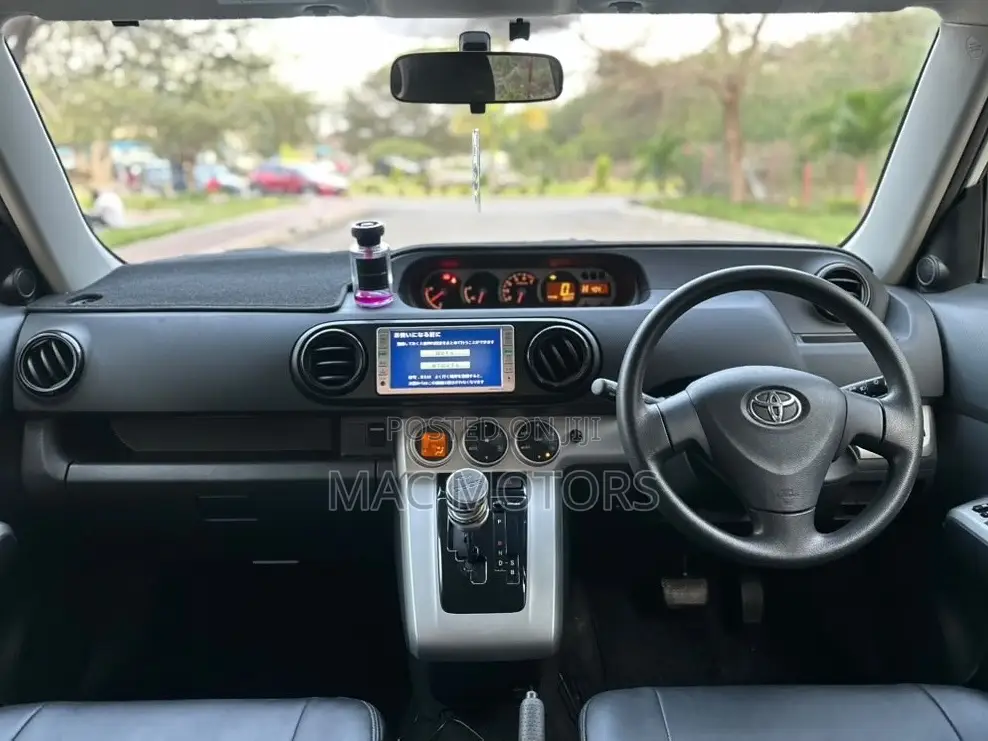 Toyota Corolla Rumion 2009 White