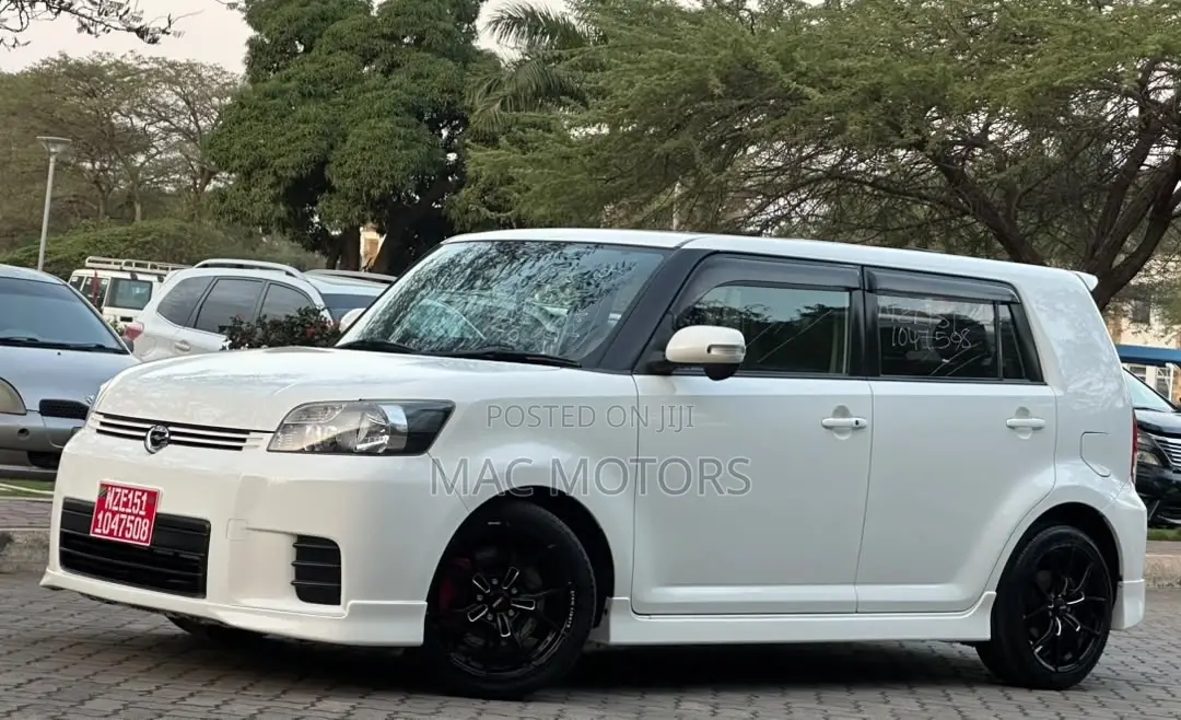Toyota Corolla Rumion 2009 White