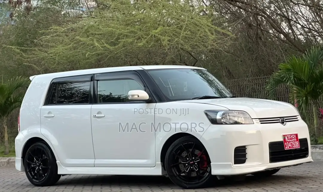 Toyota Corolla Rumion 2009 White