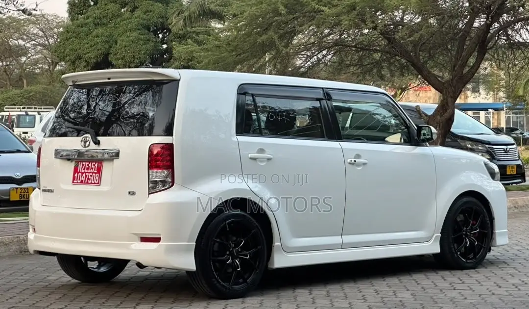 Toyota Corolla Rumion 2009 White