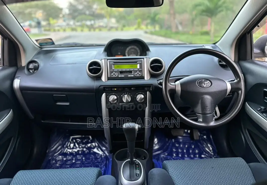 Toyota IST 2006 Green