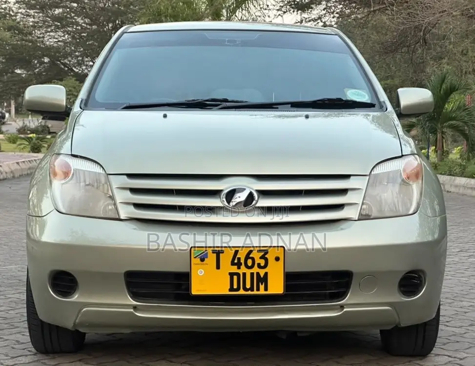 Toyota IST 2006 Green