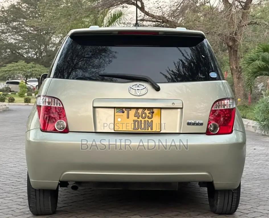 Toyota IST 2006 Green
