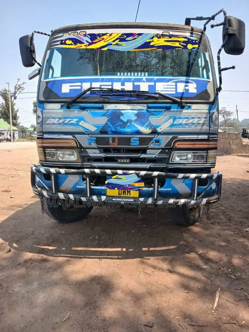 Mitsubishi Fuso 2002 Blue