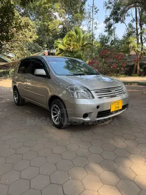 Toyota Raum 2004 Silver