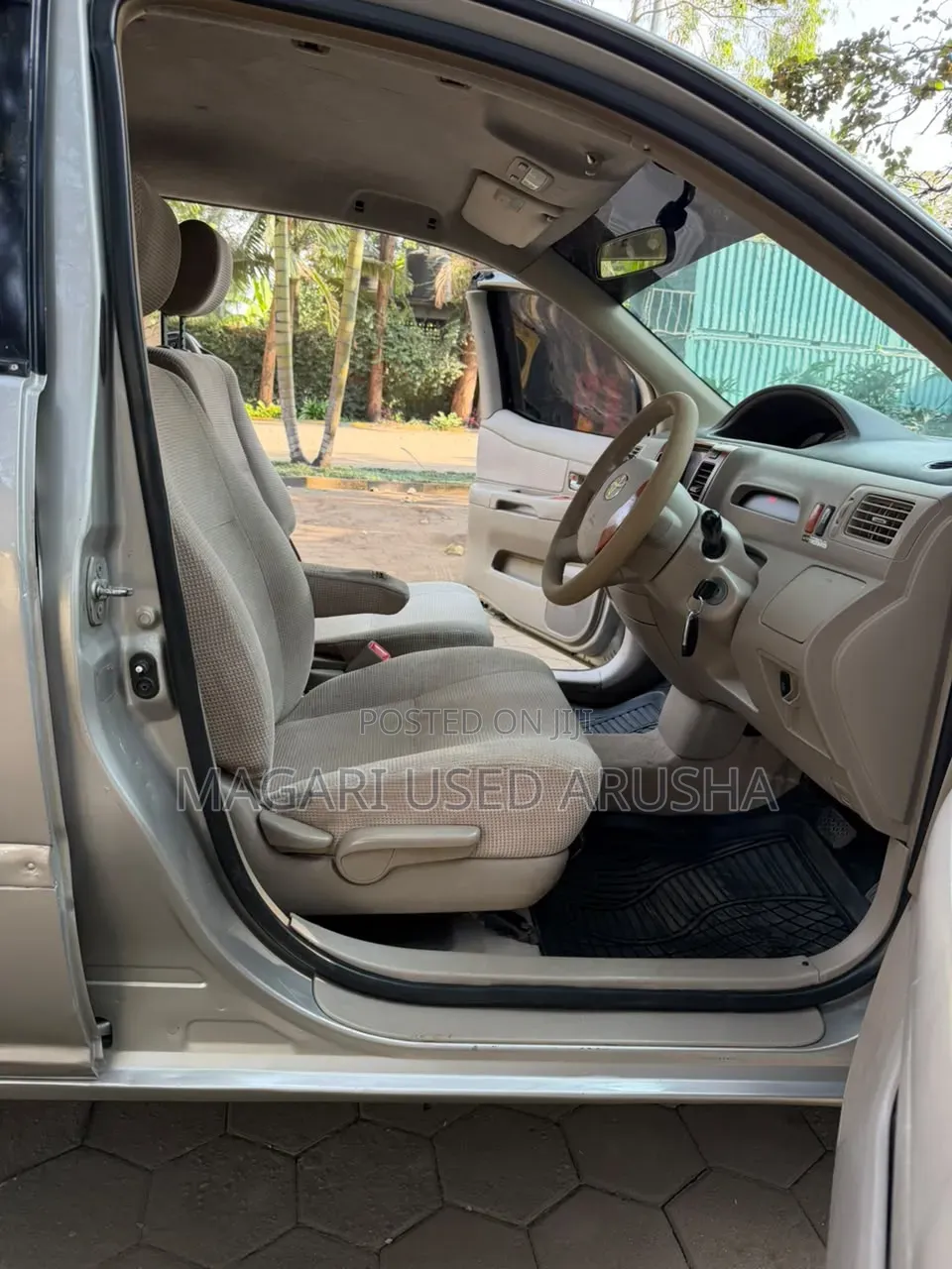 Toyota Raum 2004 Silver