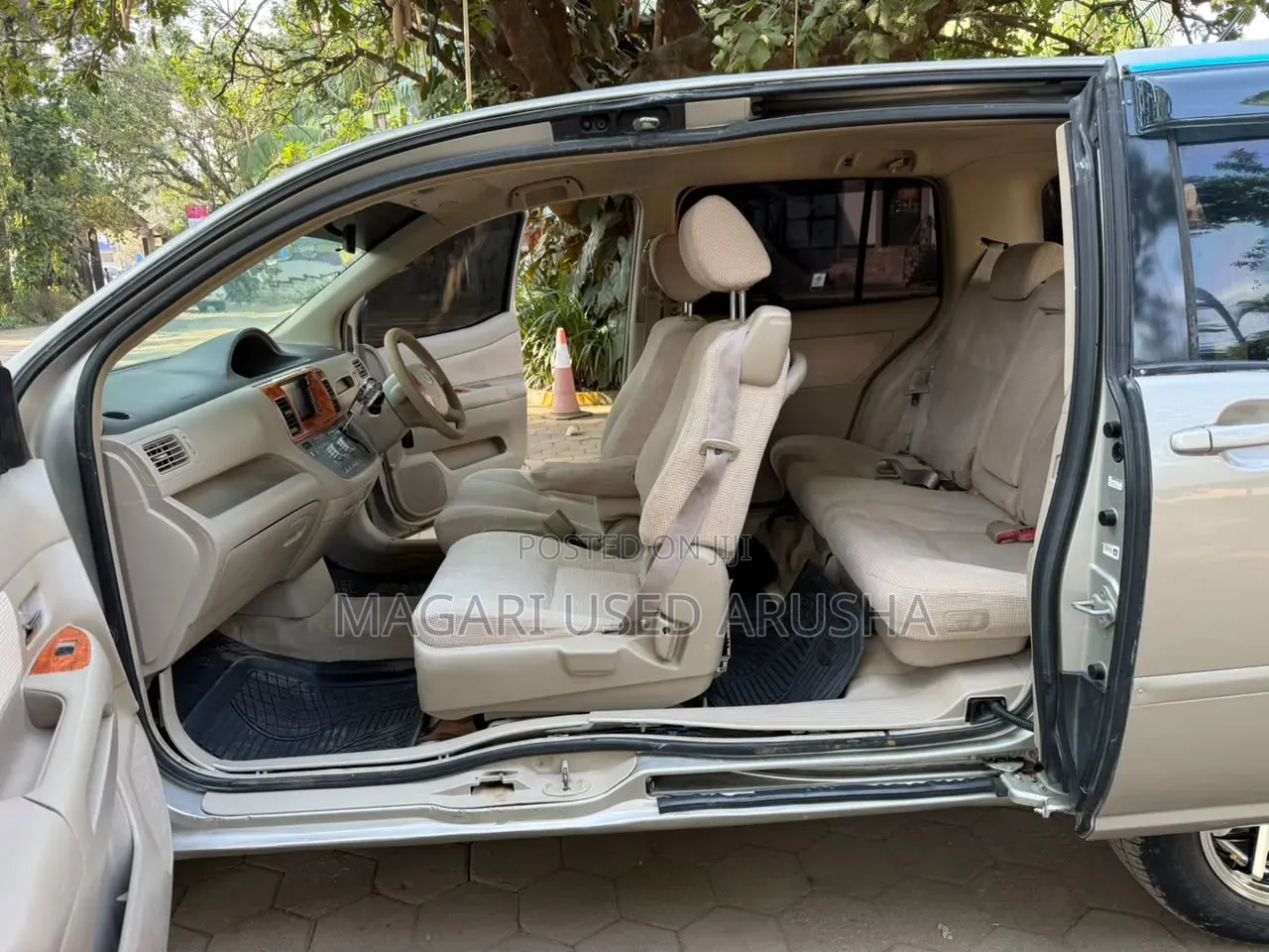 Toyota Raum 2004 Silver